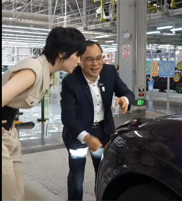 Yao Anna discusses production details