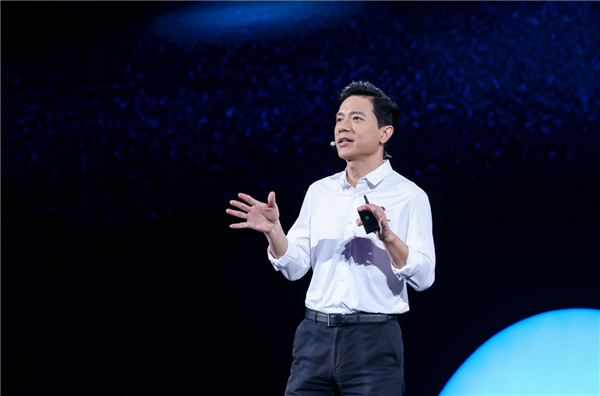 Robin Li presents Baidu's AI development strategy