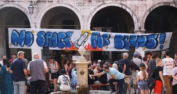 Protest against Bezos