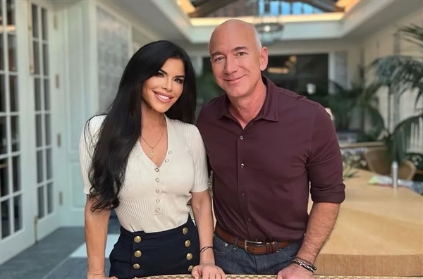 Jeff Bezos and Lauren Sanchez