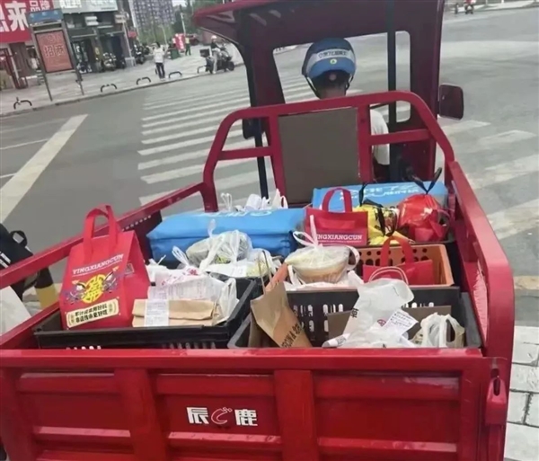 Taobao vs. Meituan: The Delivery Battle Heats Up