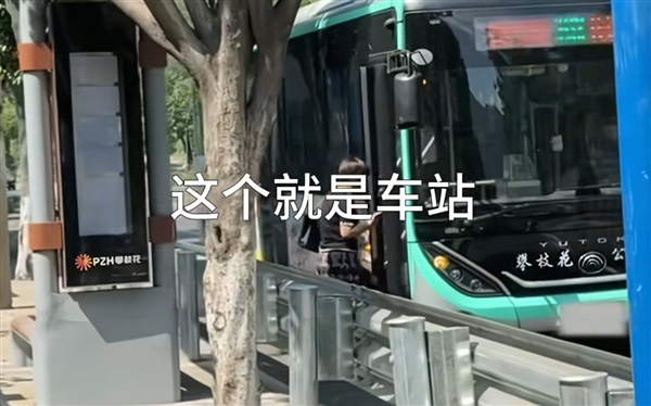 Passenger climbing guardrail at Panzhihua bus stop