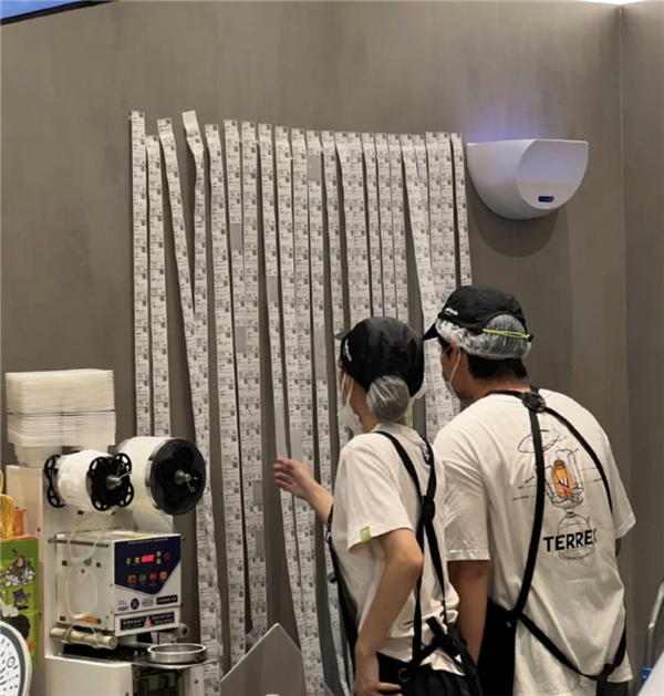 Taobao vs. Meituan: The Delivery Battle Heats Up