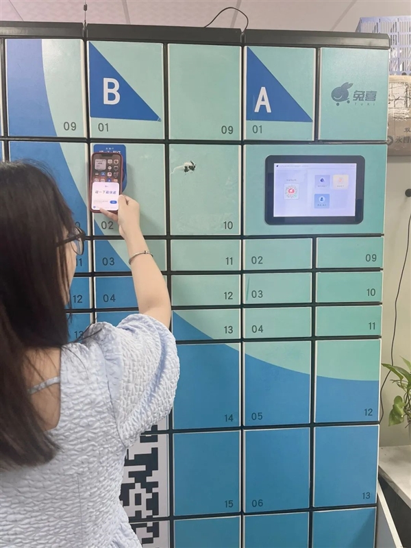 Illustration of Alipay's expanding Touch Point ecosystem beyond payments