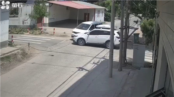 Ezviz Home Camera Captures Multiple Collisions at Dangerous Intersection