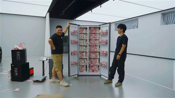 Refrigerator size comparison with cash