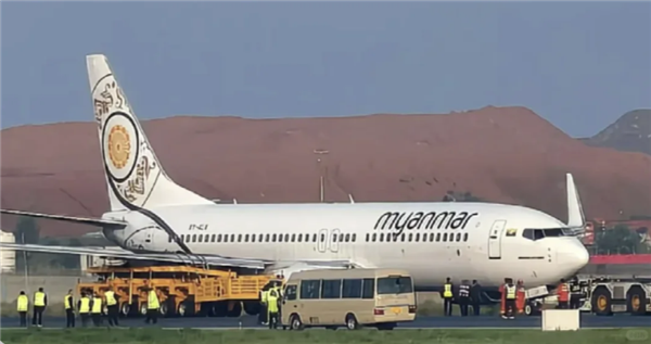 Myanmar National Airlines Boeing 737 Incident at Kunming Airport