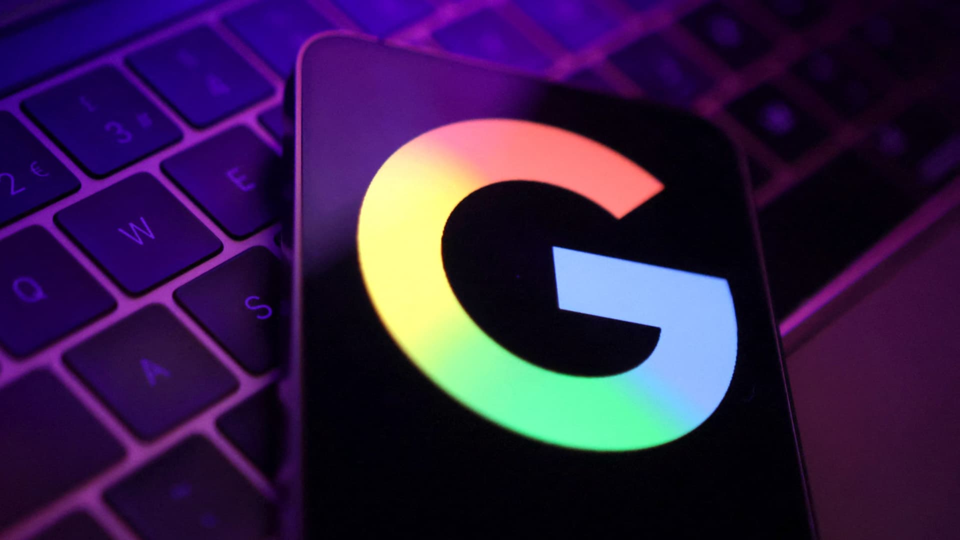 Google's  Billion Search Deals at Risk in Antitrust Trial