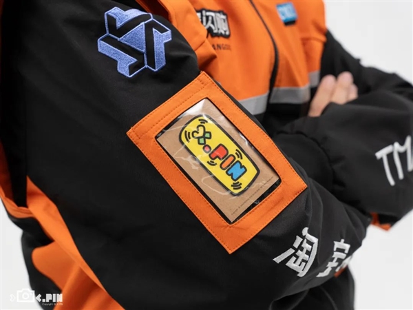 We got our hands on Taobao Flash Delivery's new uniform and discovered that looking good is the least important thing