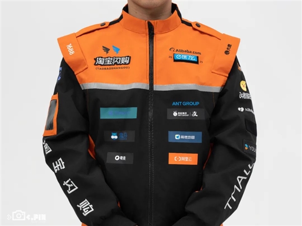 We got our hands on Taobao Flash Delivery's new uniform and discovered that looking good is the least important thing