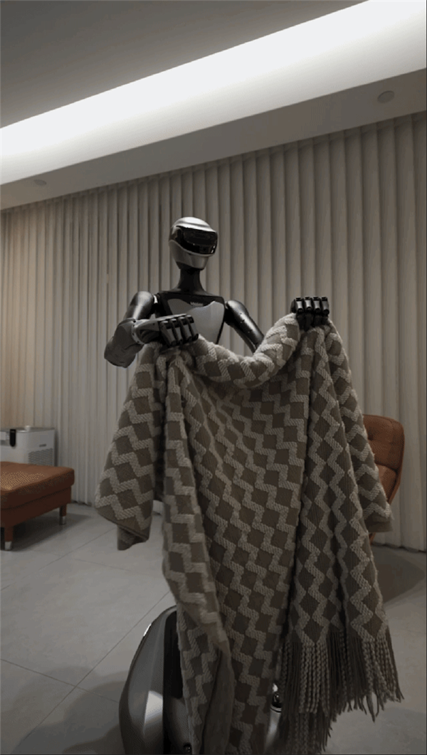 Haier and Xingdong Era Unveil 'Cyber Butler' Robot!