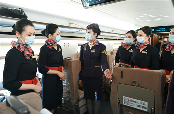 We got our hands on Taobao Flash Delivery's new uniform and discovered that looking good is the least important thing