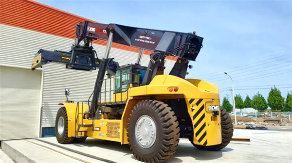 Global First! XCMG 65-Ton Front Loader Deployed