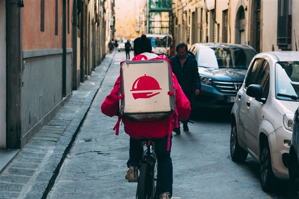 Shanghai Luxury Complex Delivery Driver Dispute