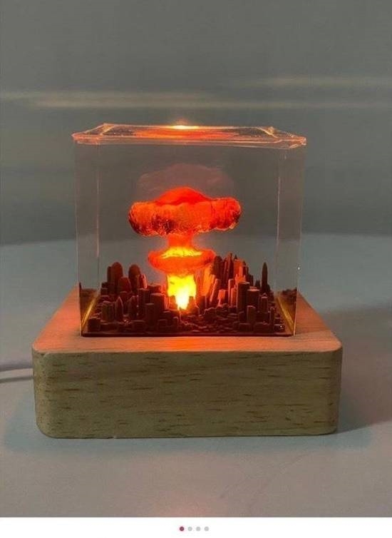Atomic Bomb Mushroom Lamp sparks outrage among Japanese netizens, who demand e-commerce platforms remove product: Criticize Chinese sellers for a lack of humanitarian consideration
