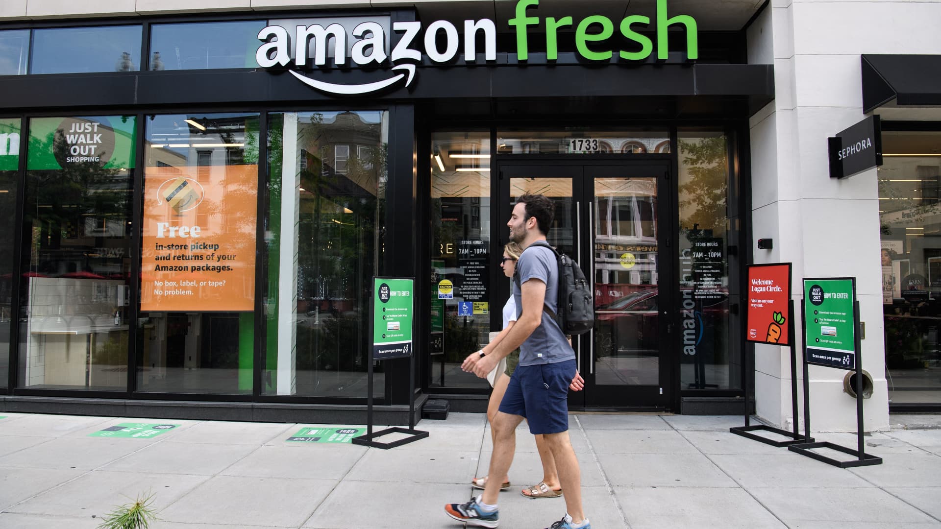 Amazon to Shutter All UK Fresh Grocery Stores