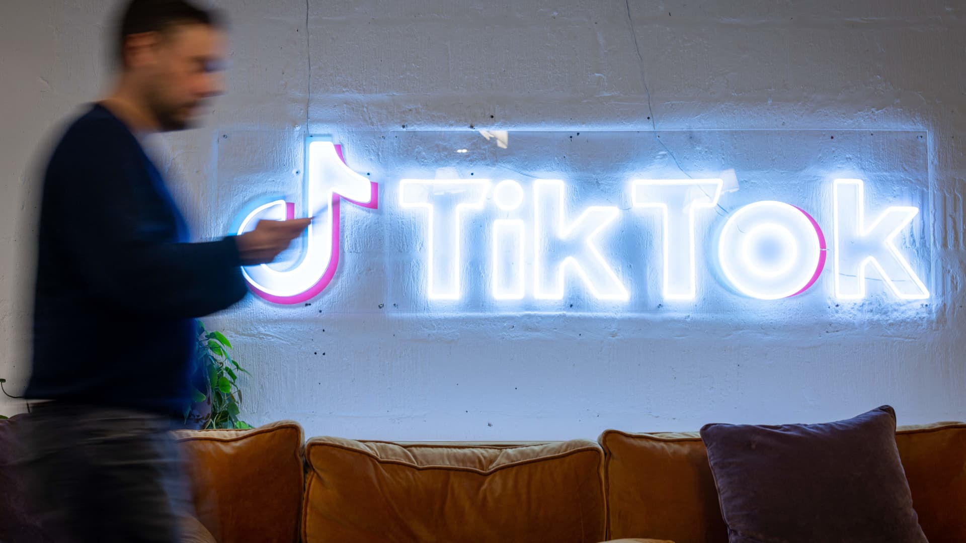 Oracle, Silver Lake & MGX to Back TikTok U.S., Sources Say