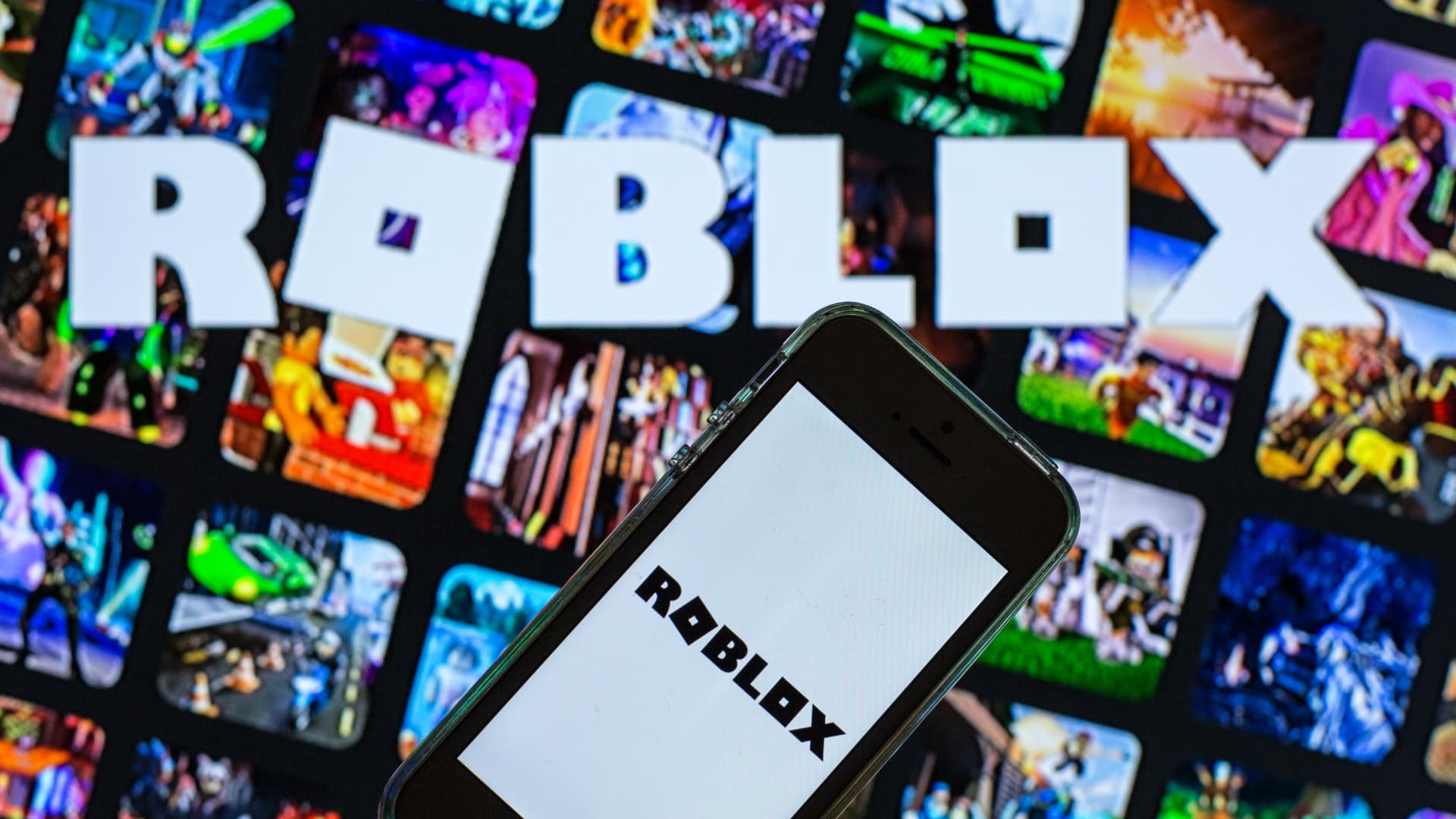 Roblox Unveils Short-Video, AI Tools Amidst Safety Debate