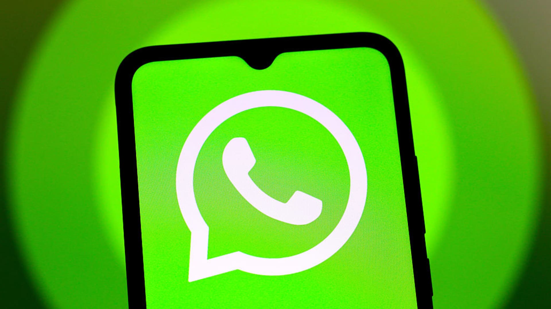 Ex-Meta Whistleblower Alleges WhatsApp Security Flaws in Lawsuit.