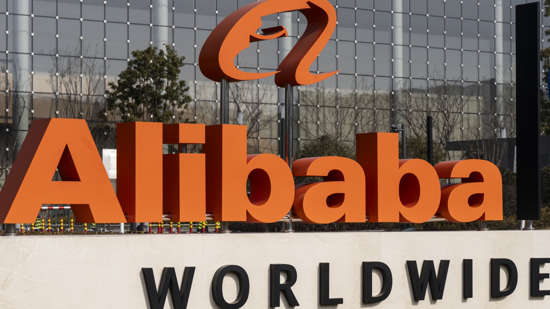 Alibaba Shares Surge 19% on Cloud Growth, AI Chip Report