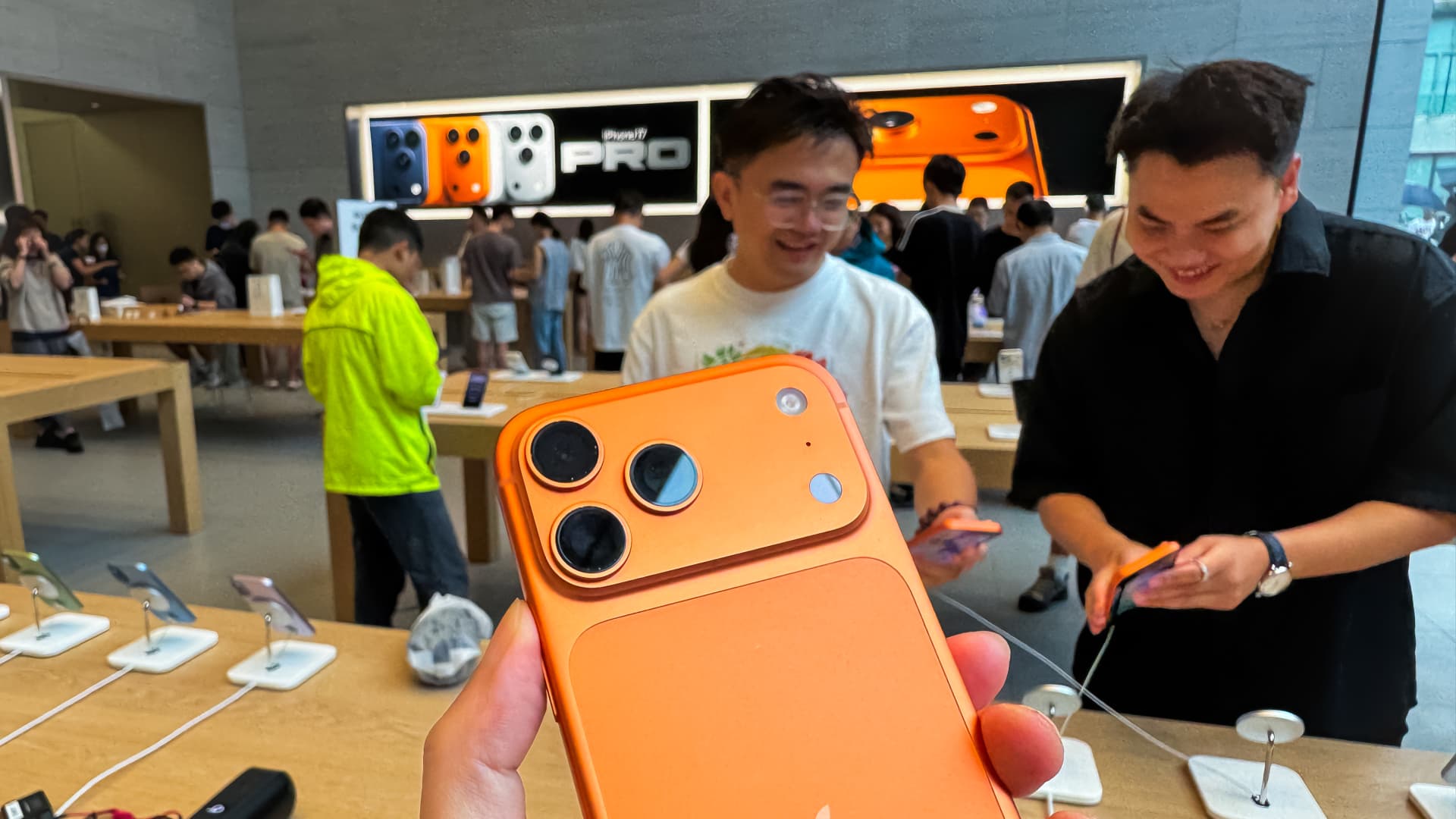 Apple iPhone 17 Launch: China Concerns & AI Strategy in Focus