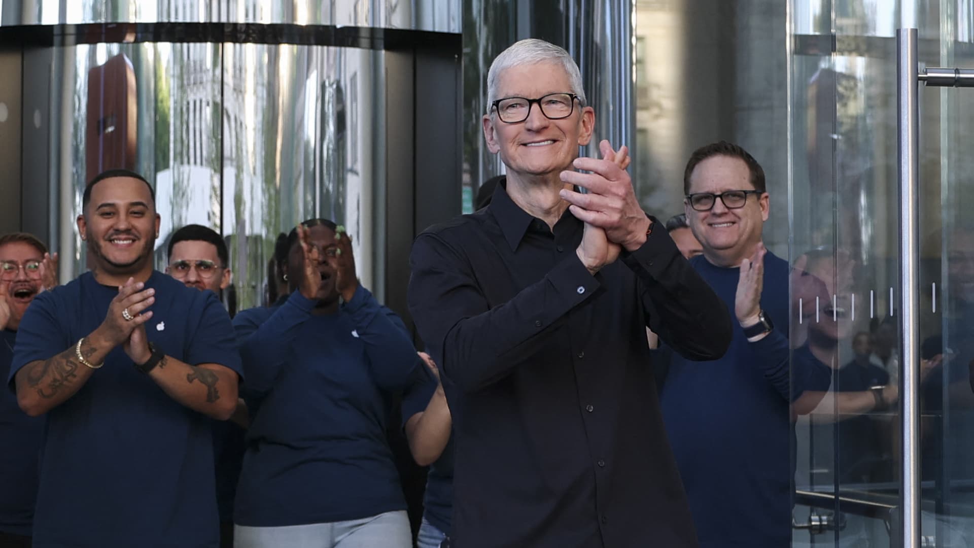 Apple Stock Turns Positive for the Year Following iPhone 17 Launch
