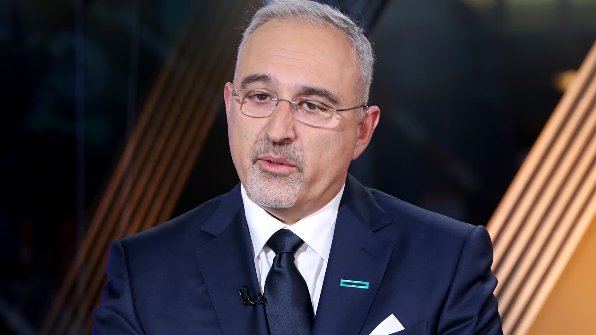 HPE Shares Plunge 8% on Disappointing Fiscal 2026 Outlook