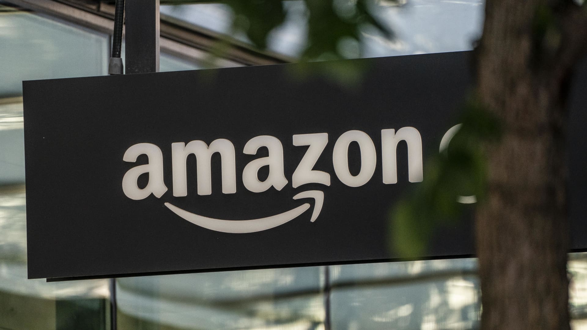 Amazon to Announce Biggest Layoffs Ever, Source Claims
