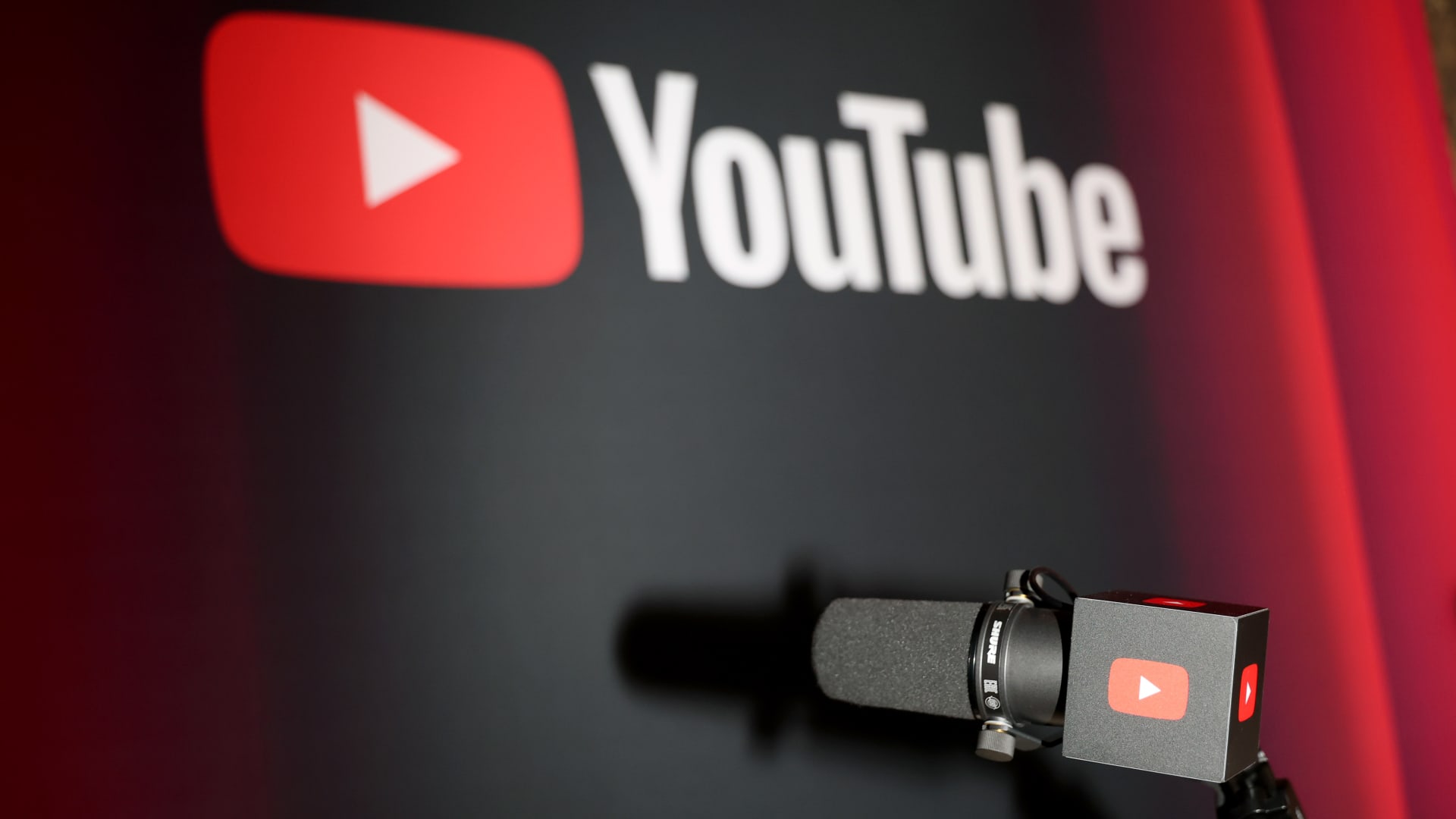 YouTube Offers Voluntary Buyouts Amid AI Reorganization