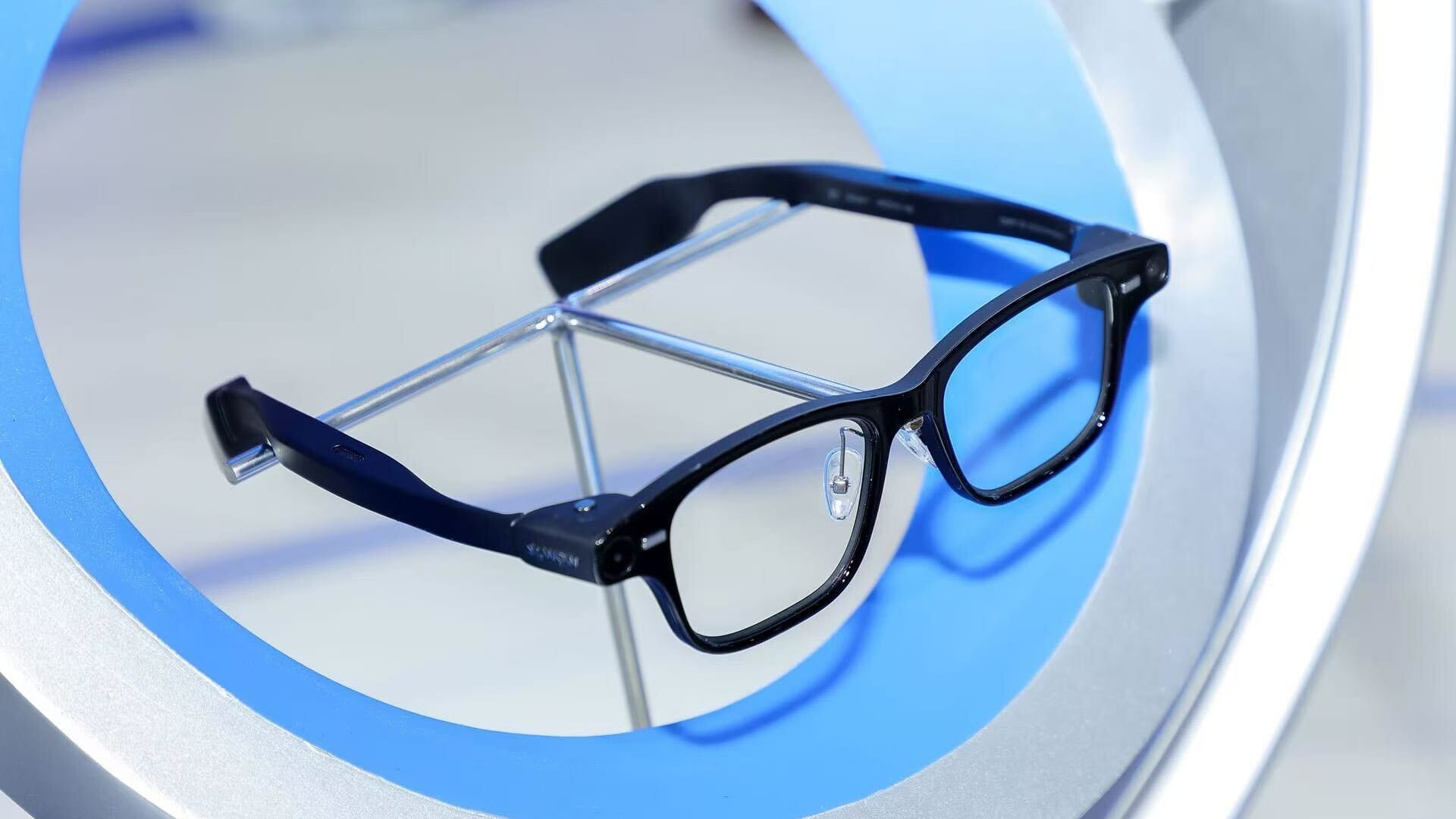 Alibaba Debuts AI Glasses, Priced at 0, and New ChatGPT Competitor
