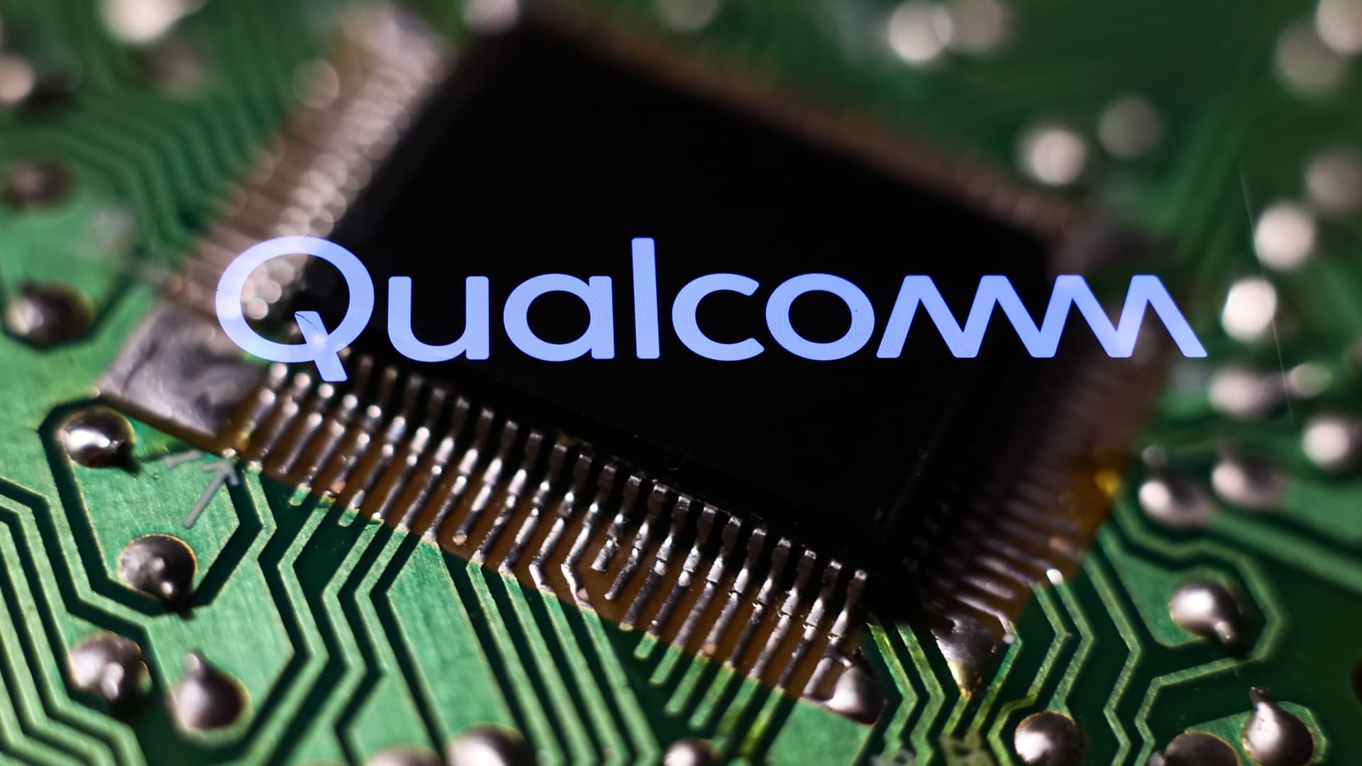 Qualcomm Shares Plunge Amid China Antitrust Investigation