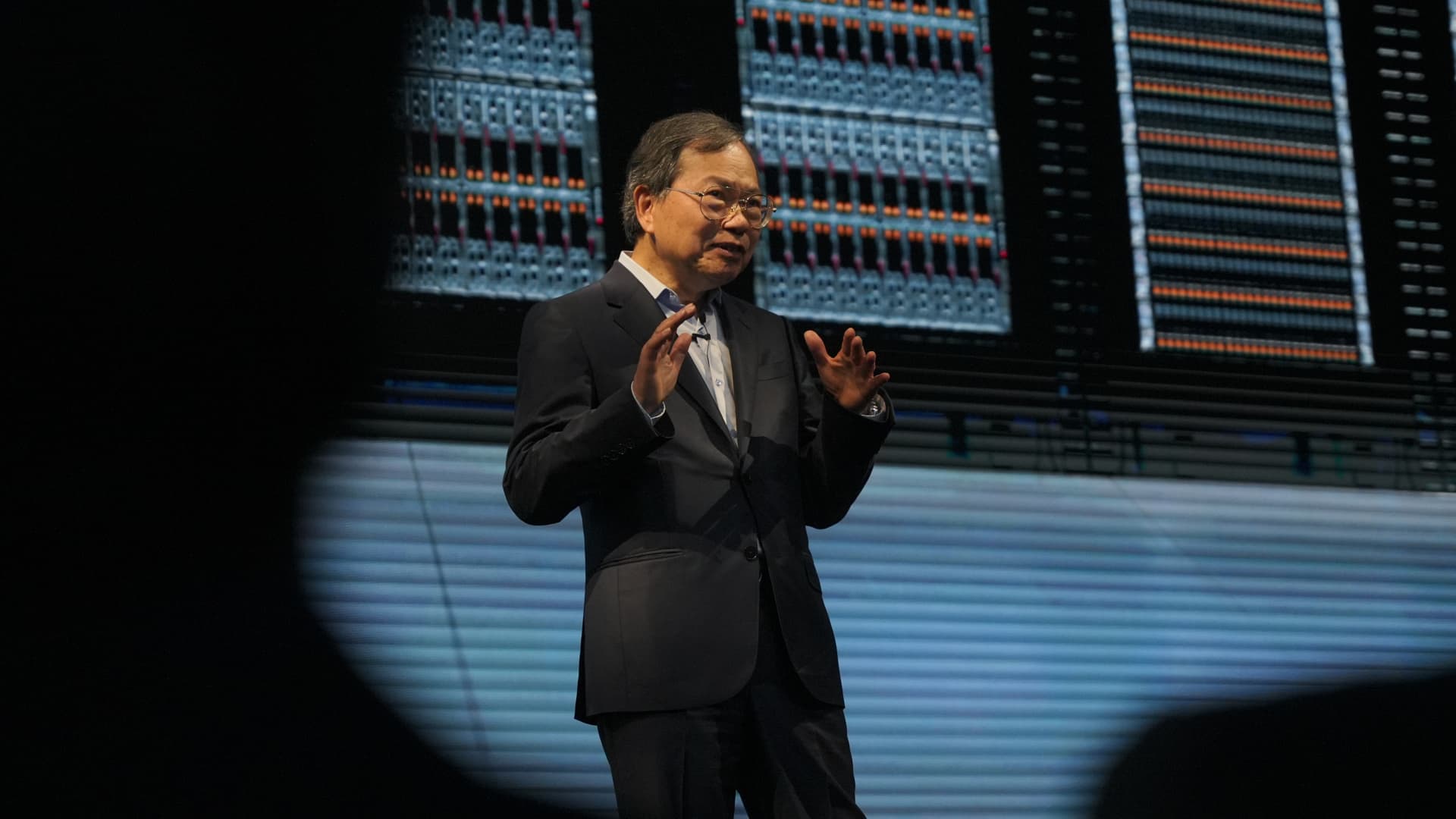 Super Micro Shares Plunge After Weak Guidance