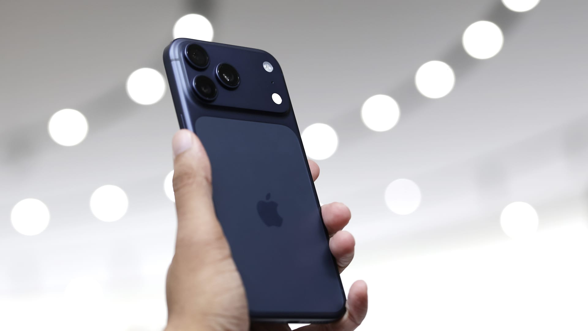 Apple Stock Rallies on Robust iPhone 17 Sales in U.S. and China