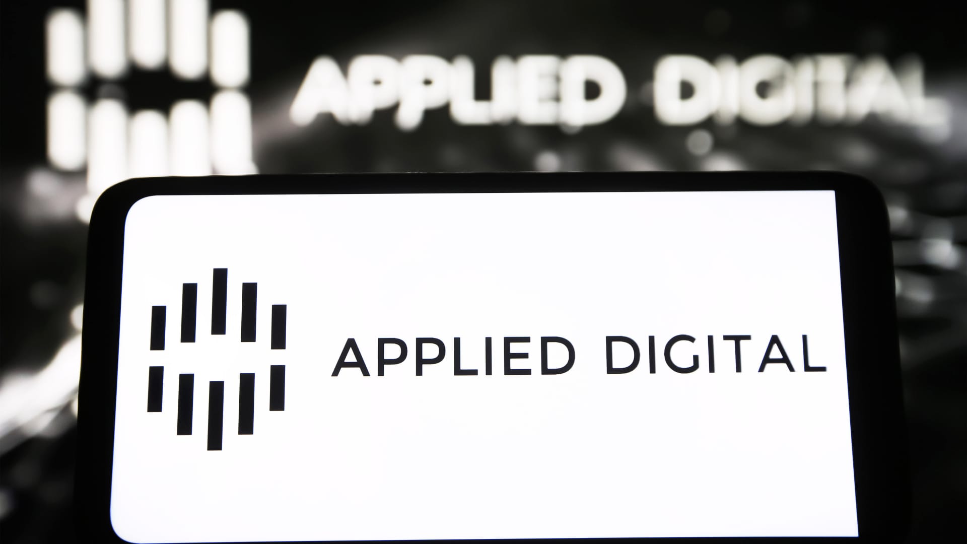 Applied Digital Stock Soars 16% on AI-Driven Data Center Boom