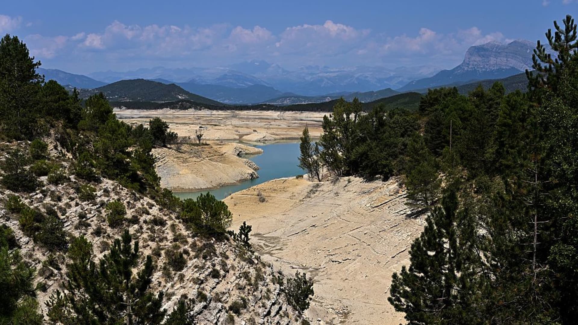 AI Mega-Projects Spark Water Concerns in Europe's Driest Areas