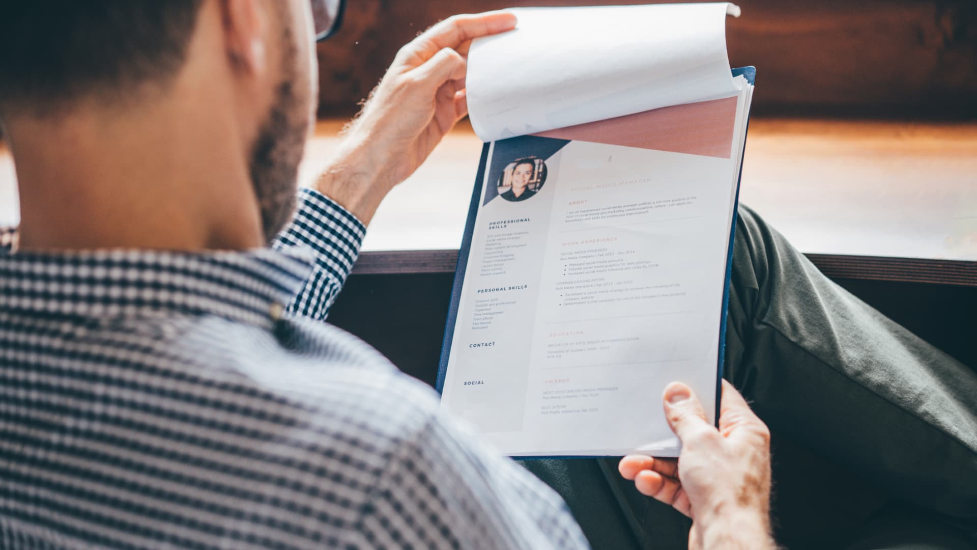 AI Headshots: Reshaping Job Seeker Perception and Hiring Processes