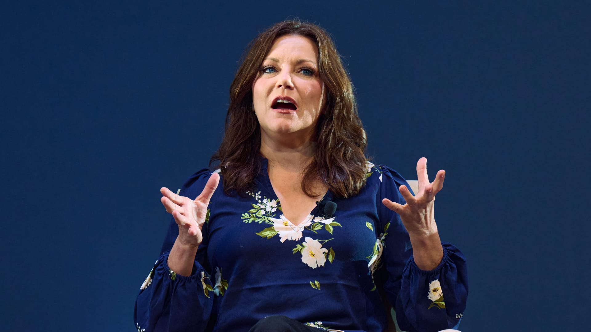 Martina McBride Warns Fans of Deepfake Scam