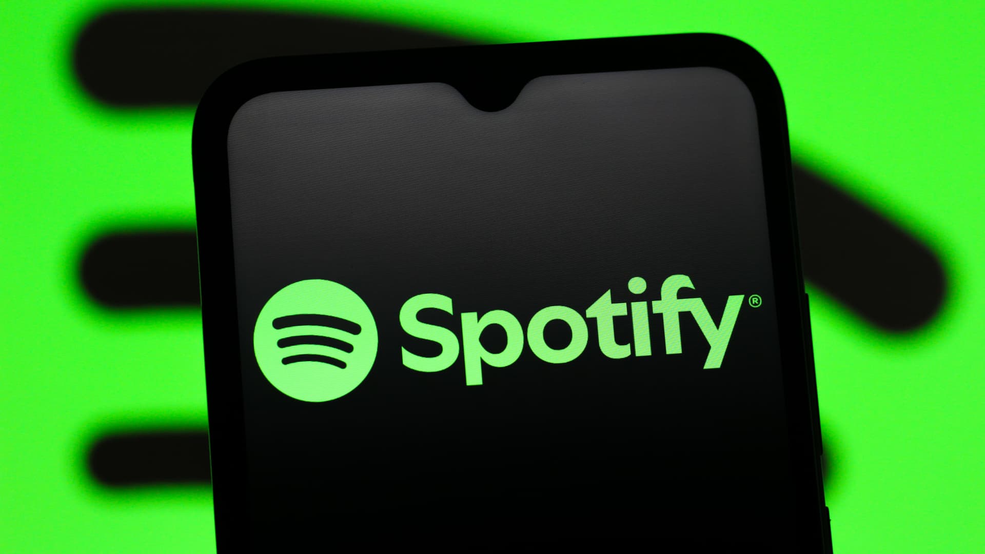 Spotify Tops Q3 Estimates, Offers Mixed Outlook
