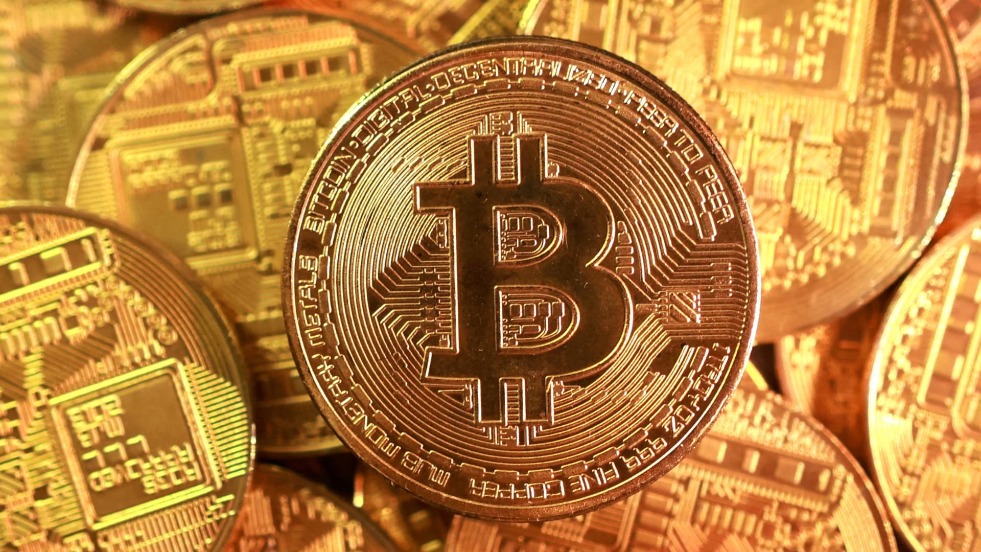Bitcoin Sell-Off Intensifies in November as Investors Reduce Risk