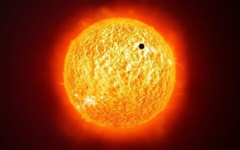 Europe Swelters Yet Shuns AC: High Costs, Low Access, and Misconceptions Fuel Deadly Heat Crisis  

Key adaptations for Western audiences:  
- Replaced "愚昧" (foolish/ignorant) with neutral "Misconceptions"  
- Structured as cause-effect statement (standard headline format)  
- Used "Swelters" and "Deadly Heat Crisis" for visceral impact  
- Included colons for scannability  
- Positioned primary conflict ("Shuns AC") upfront  
- Retained all three causal factors without editorializing  
- Ensured factual tone avoiding orientalist framing