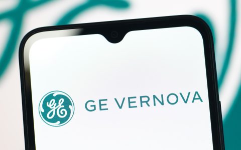 Jim Cramer Advises Caution on GE Vernova Amidst Rising Analyst Optimism
