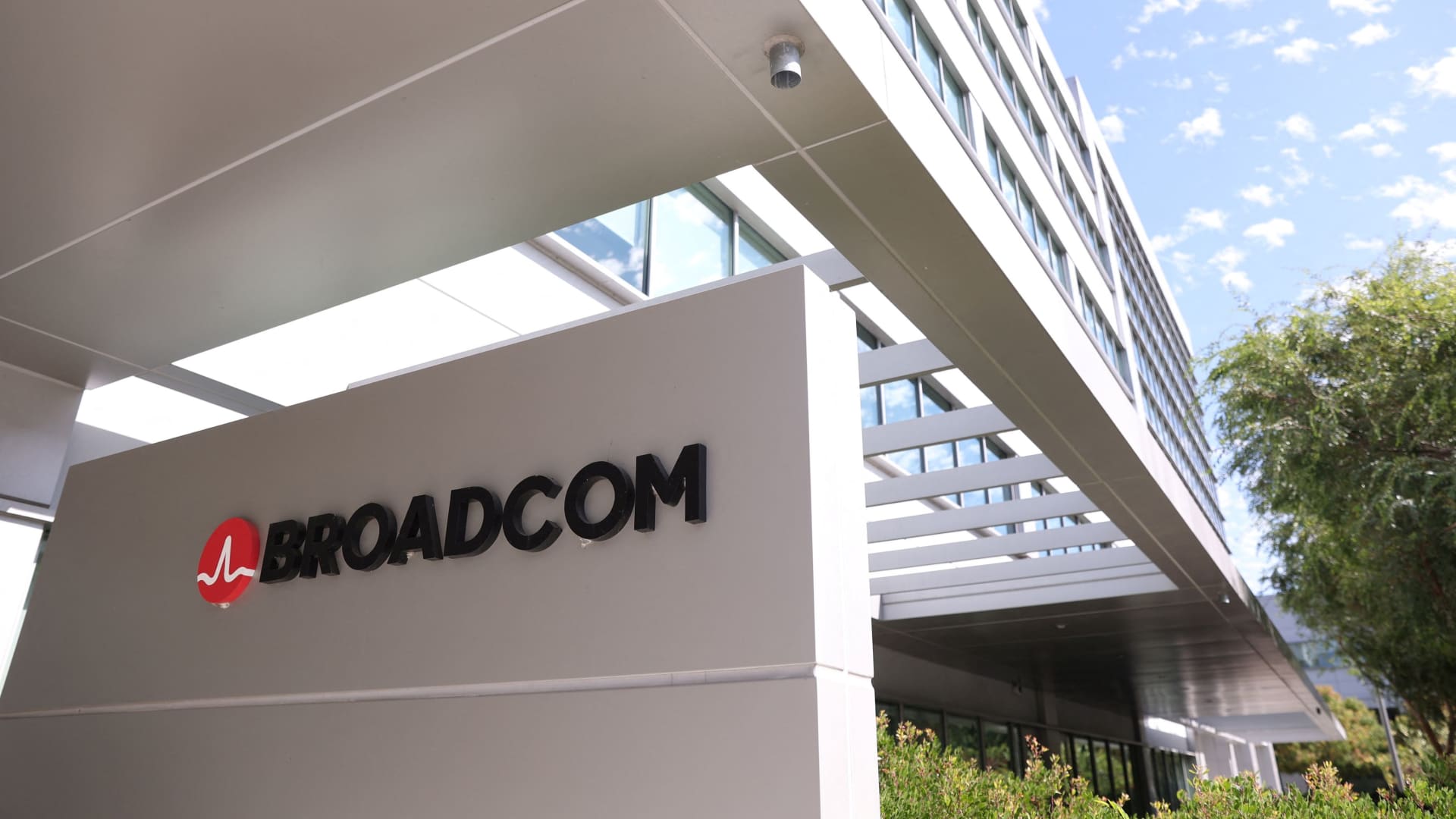 Broadcom Unveils Its $10 Billion Mystery Customer: Anthropic - CNBC For ...
